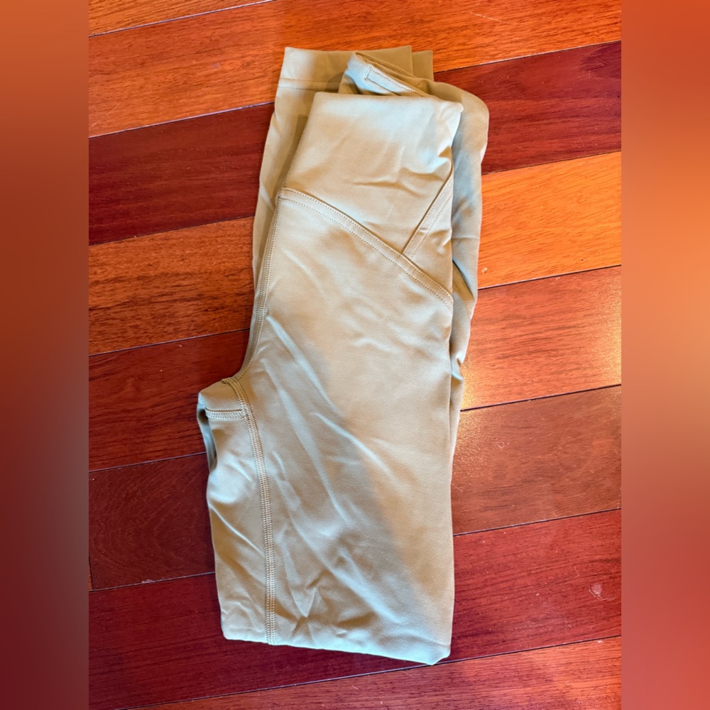 Lululemon Women’s  Green Cargo Pants-size 0